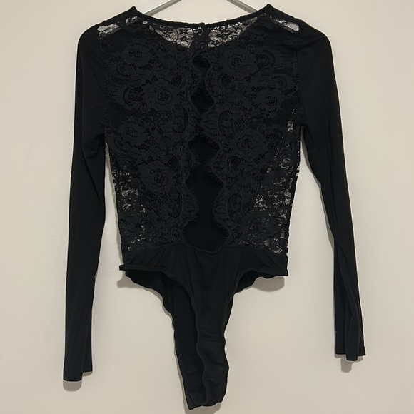 Astr The Label Black Lace Back Bodysuit, Medium - Picture 6 of 10
